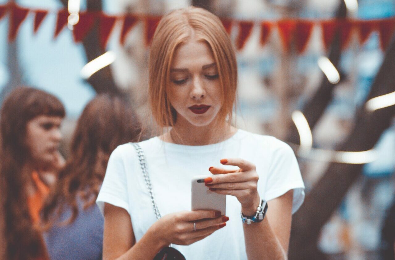 Generation Z und die Psychologie lokaler News